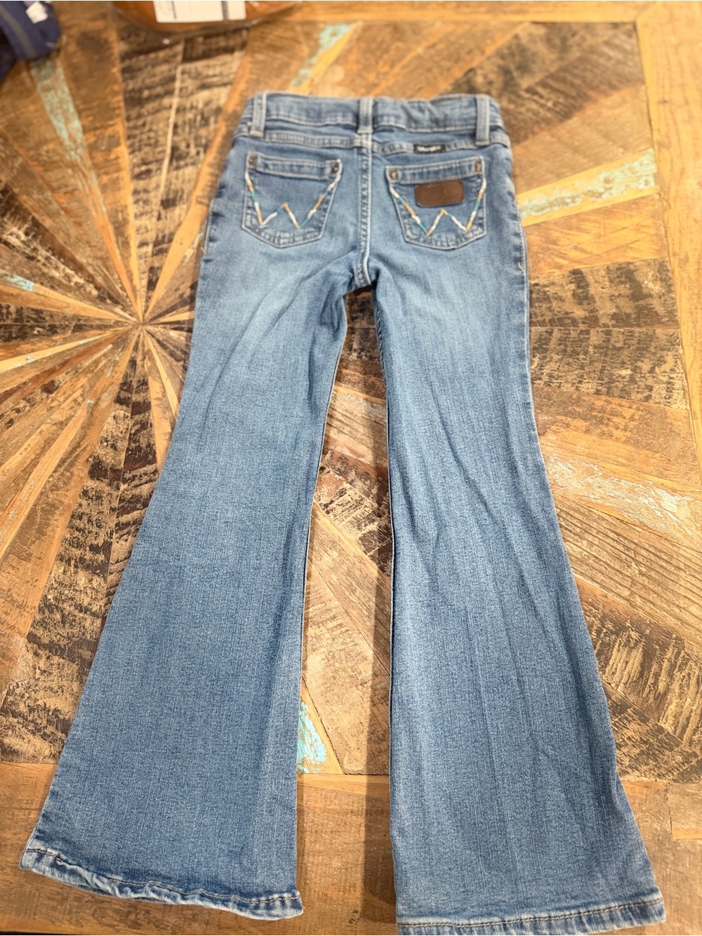 Wrangler Cowgirl Medium Blue flare leg Bootcut Jeans with Back Pocket Stitching